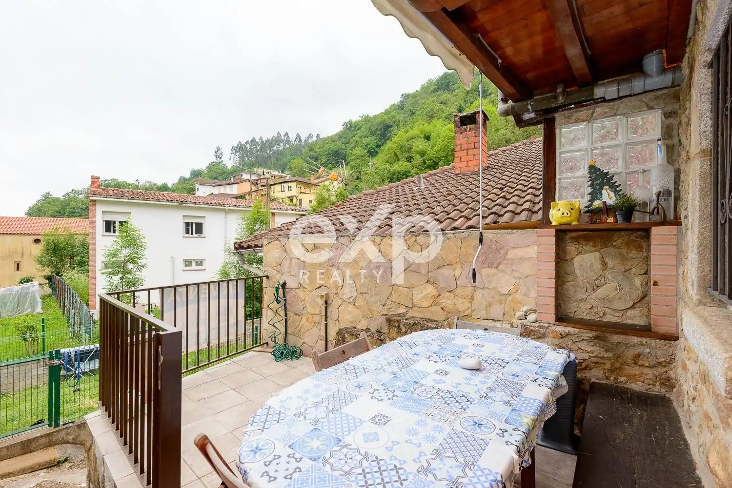 Terrassa de Casa o xalet en venda en Lena amb Calefacció, Jardí privat i Terrassa