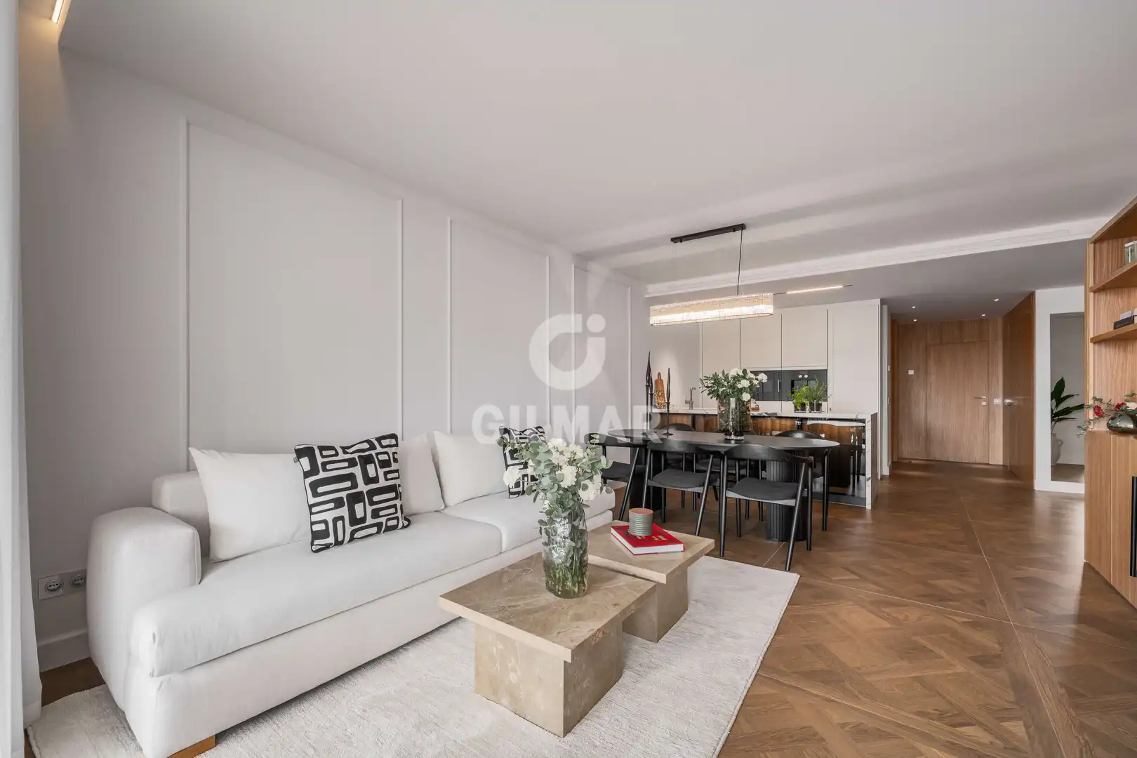 Sala d'estar de Planta baixa en venda en Marbella amb Calefacció, Jardí privat i Piscina