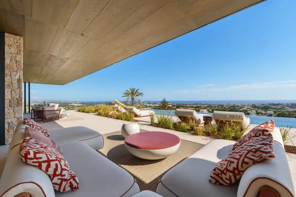 Chalet con piscina en venta en La Quinta, imagen 3