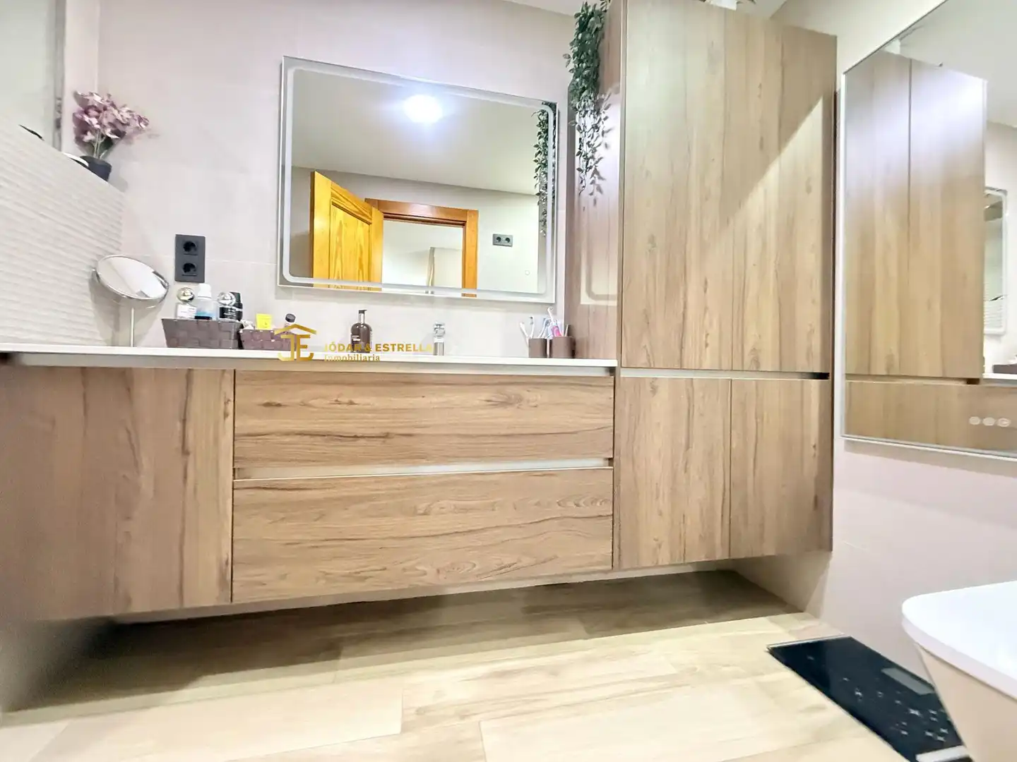 Bathroom of Flat for sale in Lorca  with Air Conditioner, Heating and Storage room