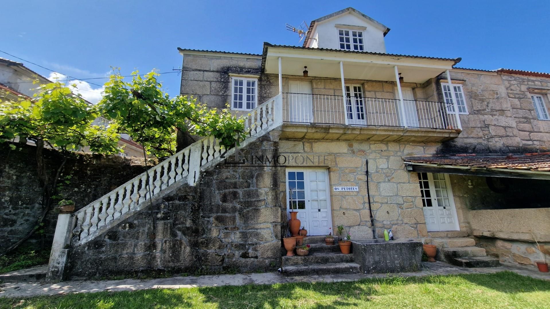 Vista exterior de Casa o xalet en venda en Pontevedra Capital  amb Jardí privat