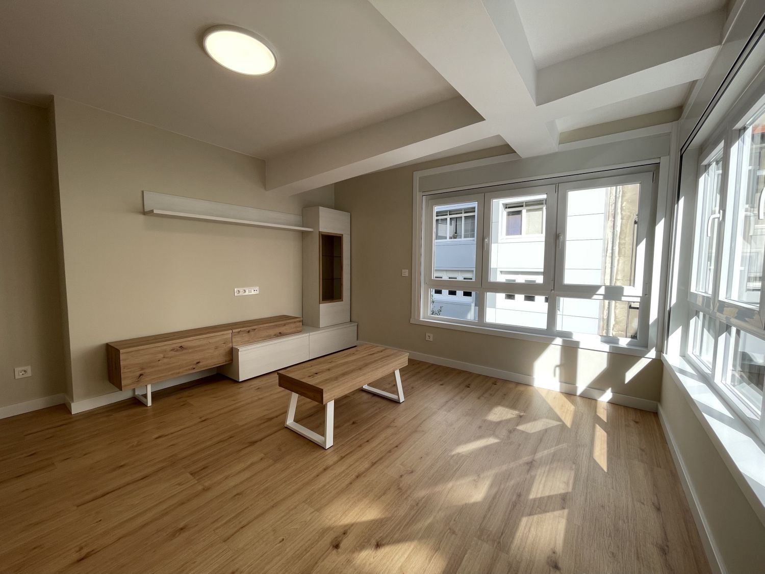 Sala d'estar de Pis de lloguer en A Coruña Capital  amb Traster
