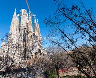 Vista exterior de Pis en venda en  Barcelona Capital amb Forn i Balcó