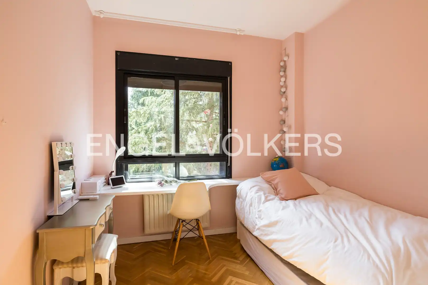 Bedroom of Flat for rent in Madrid  with Air Conditioner, Heating and Private garden