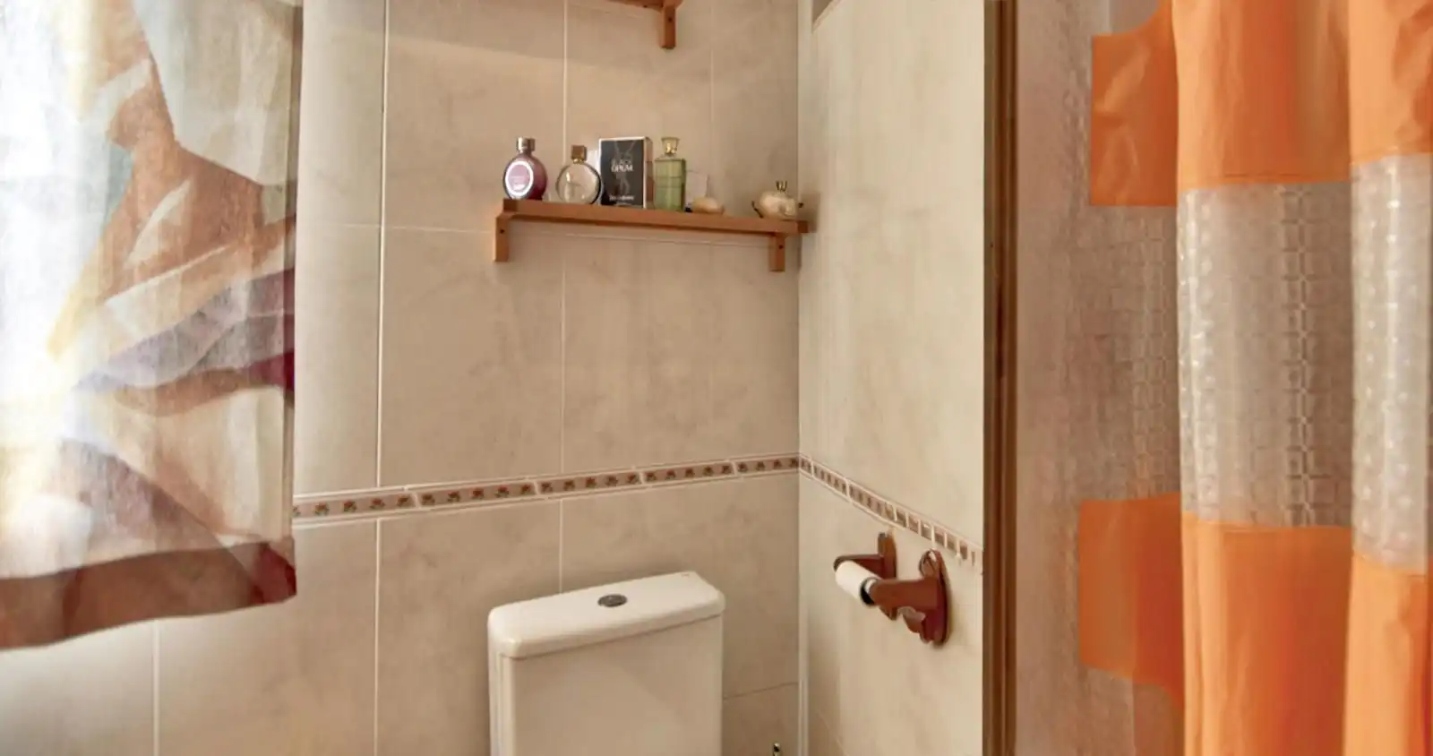 Badezimmer von Einfamilien-Reihenhaus zum Verkauf in Palafrugell mit Klimaanlage, Heizung und Terrasse