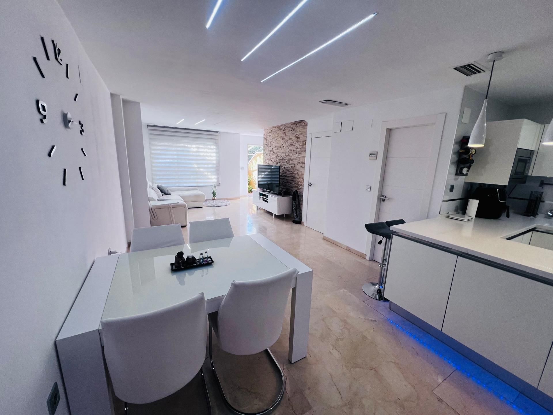 Living room of Single-family semi-detached for sale in Elche / Elx  with Air Conditioner, Private garden and Terrace