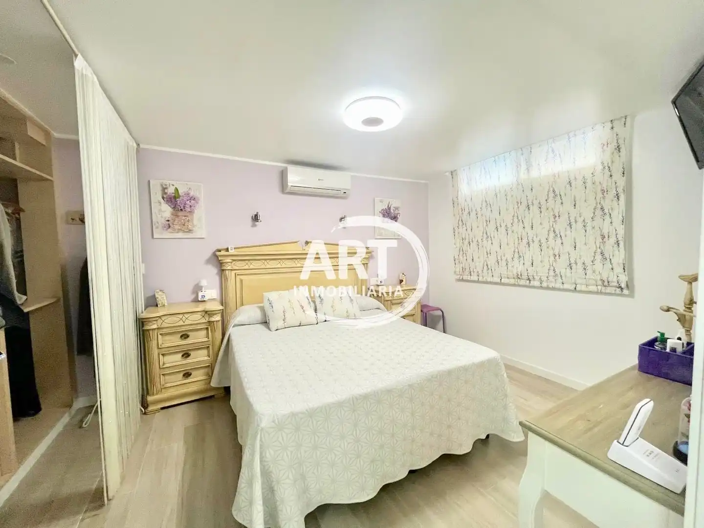 Habitación de Casa adosada en venta en La Pobla de Vallbona con Aire acondicionado, Calefacción y Jardín privado