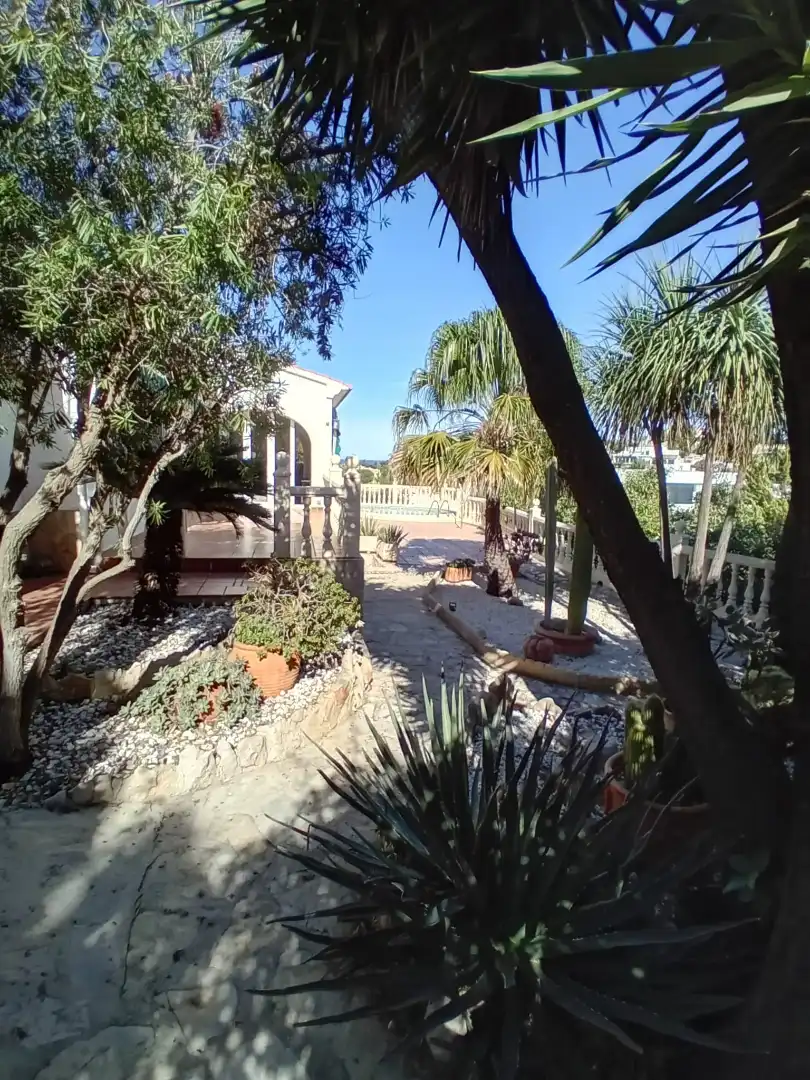 Vista exterior de Casa o xalet en venda en Dénia amb Aire condicionat, Calefacció i Jardí privat