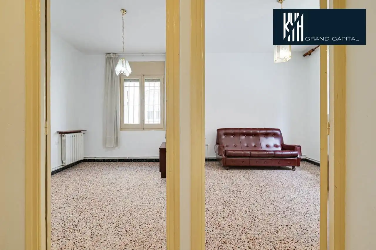 Wohnzimmer von Erdgeschoss zum Verkauf in Salt mit Heizung und Abstellraum