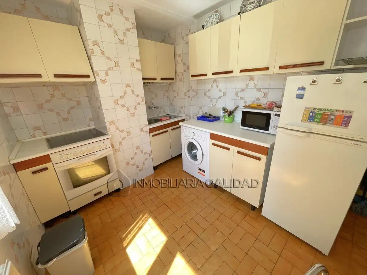 Cocina de Piso de alquiler en Burgos con Calefacción y Amueblado
