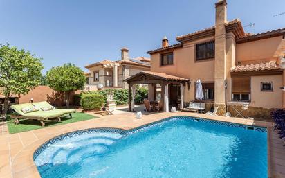 Piscina de Casa adosada en venda en La Zubia amb Calefacció, Jardí privat i Terrassa