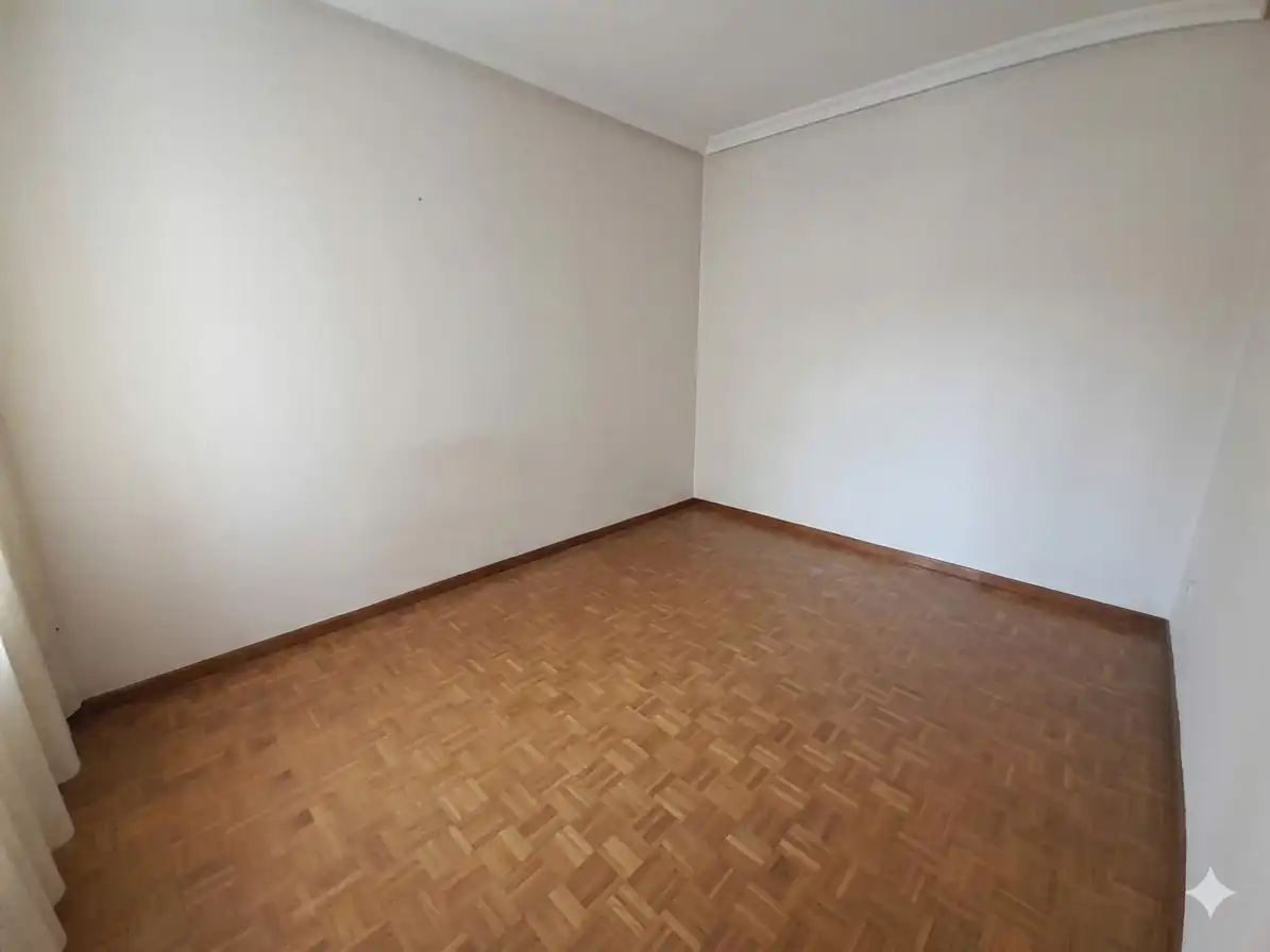 Dormitori de Pis en venda en Puertollano amb Aire condicionat, Parquet i Balcó