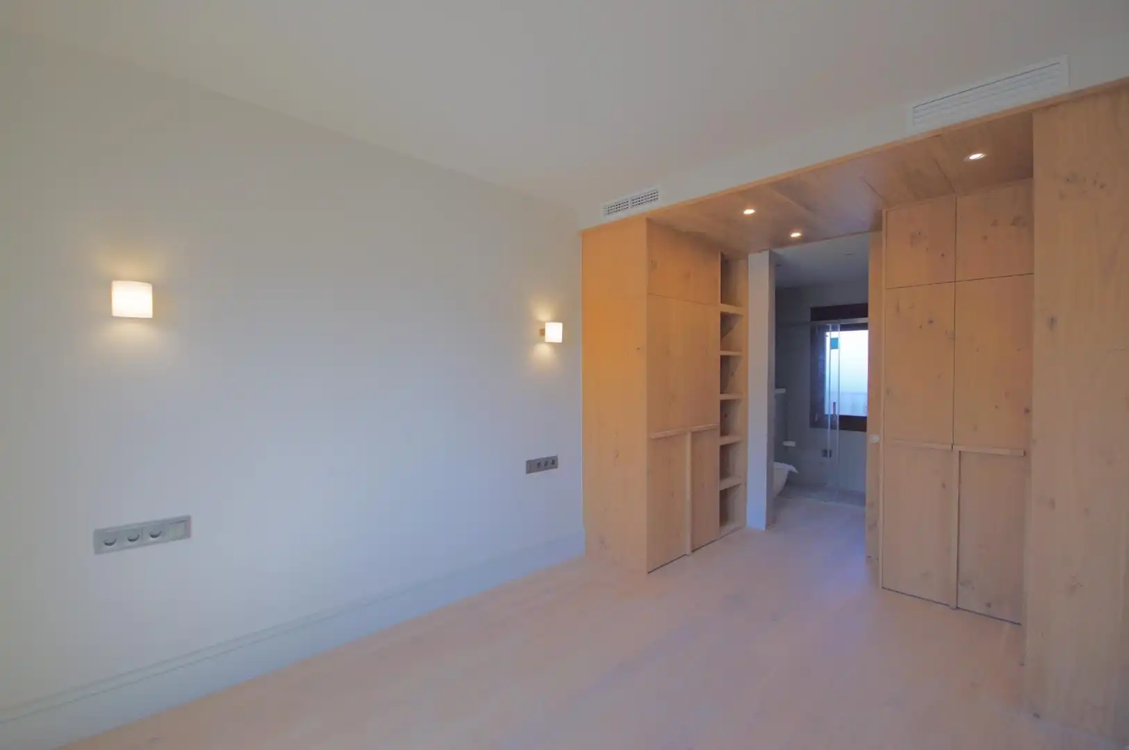 Bedroom of Flat for sale in Barcelona  with Air Conditioner, Heating and Parquet flooring