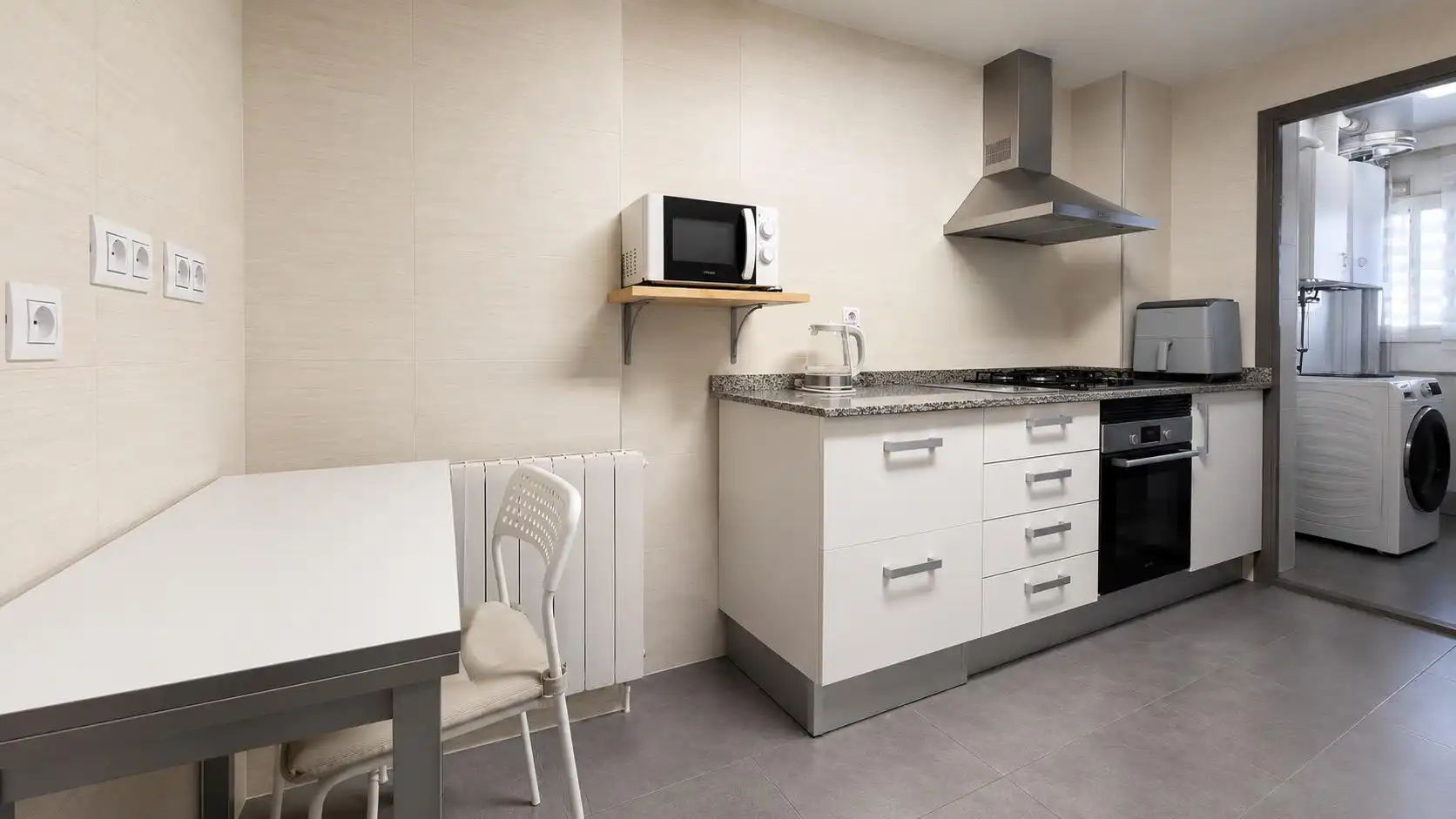 Cocina de Planta baja en venta en Paterna con Aire acondicionado, Calefacción y Jardín privado