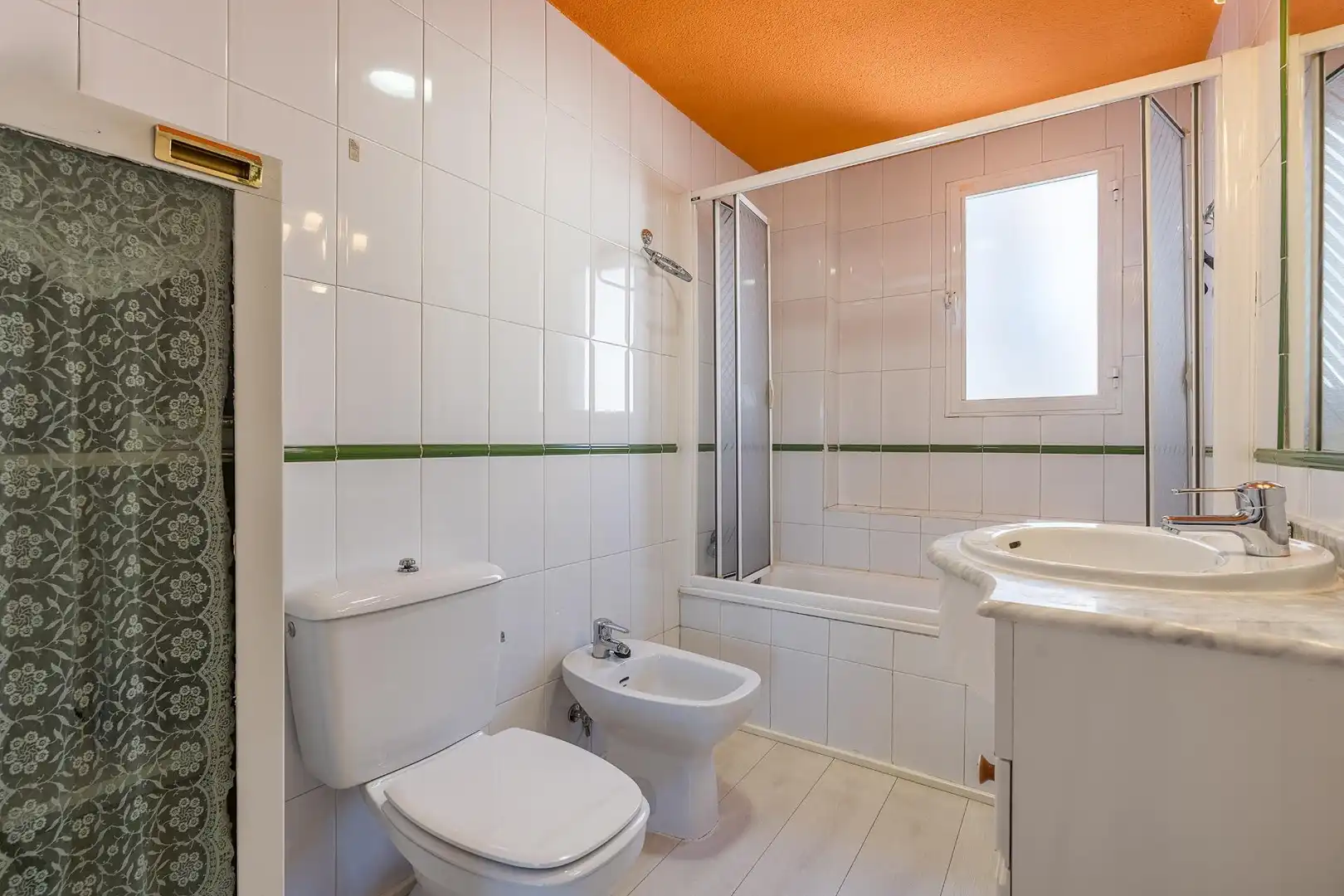Bathroom of Attic for sale in Granada  with Air Conditioner and Terrace