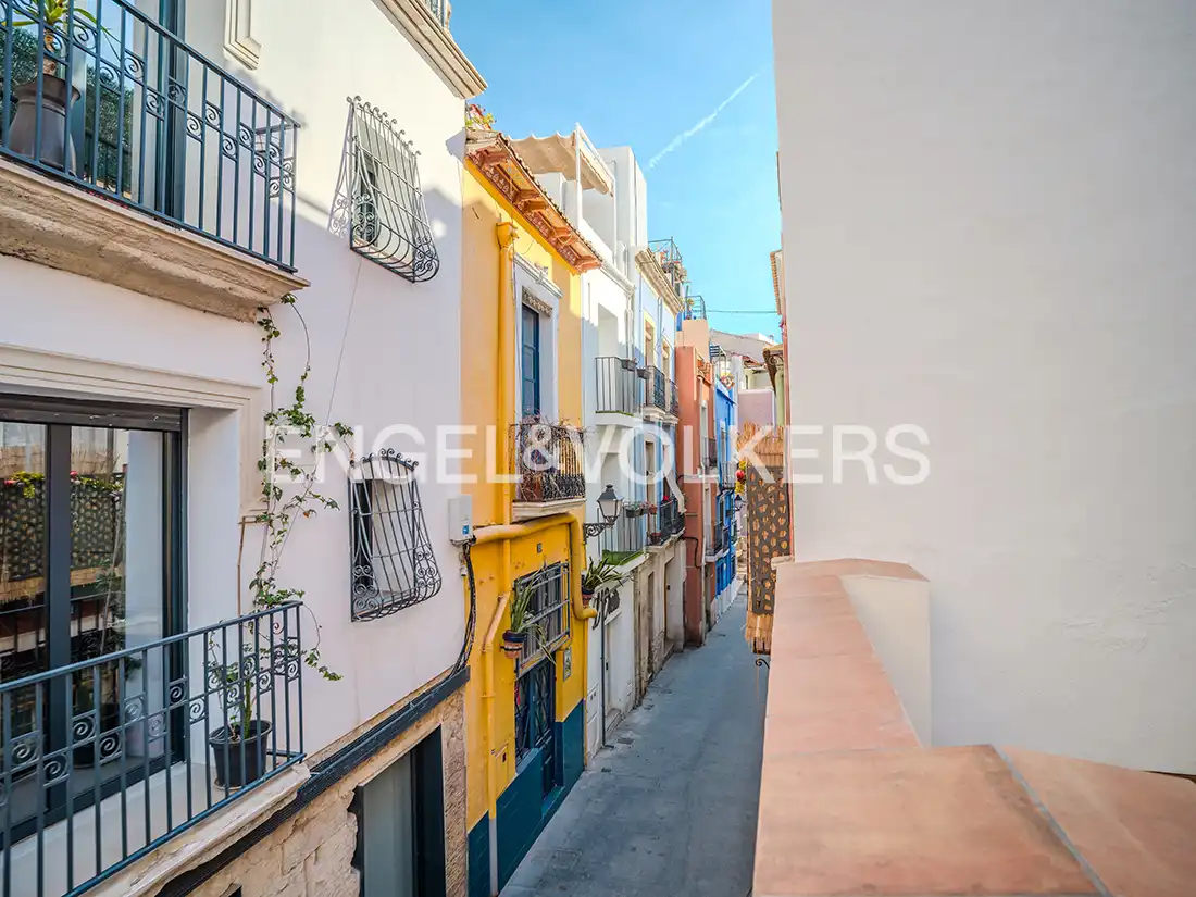 Vista exterior de Dúplex de alquiler en Alicante / Alacant con Aire acondicionado, Calefacción y Terraza