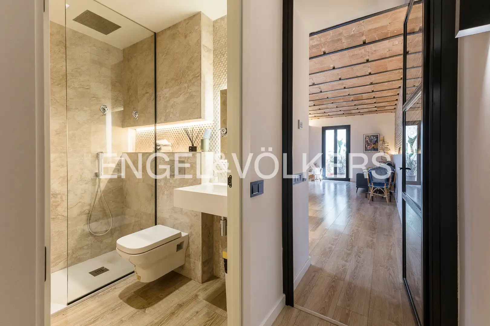 Flat for sale in Barcelona  with Air Conditioner, Heating and Balcony