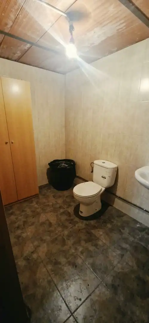 Bany de Nau industrial de lloguer en Can Rial