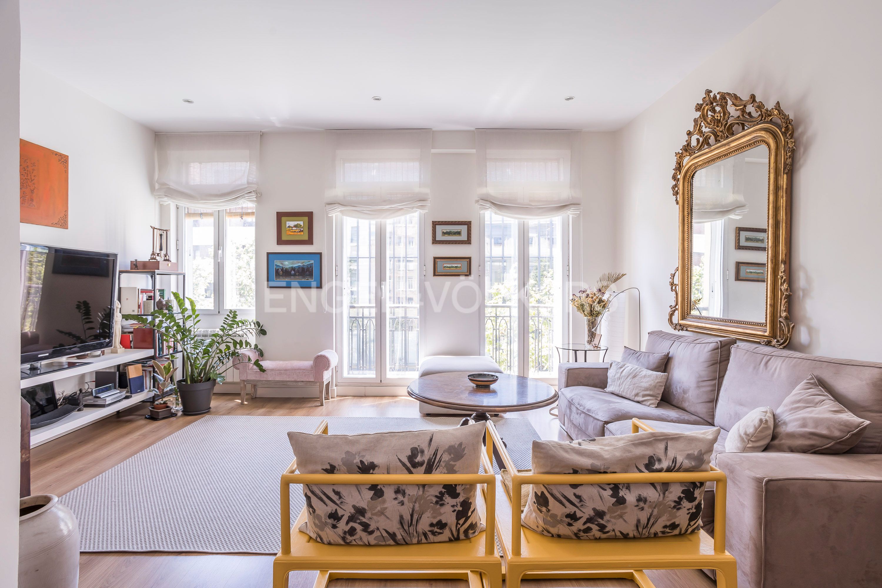 Sala d'estar de Apartament en venda en  Madrid Capital amb Aire condicionat, Calefacció i Traster