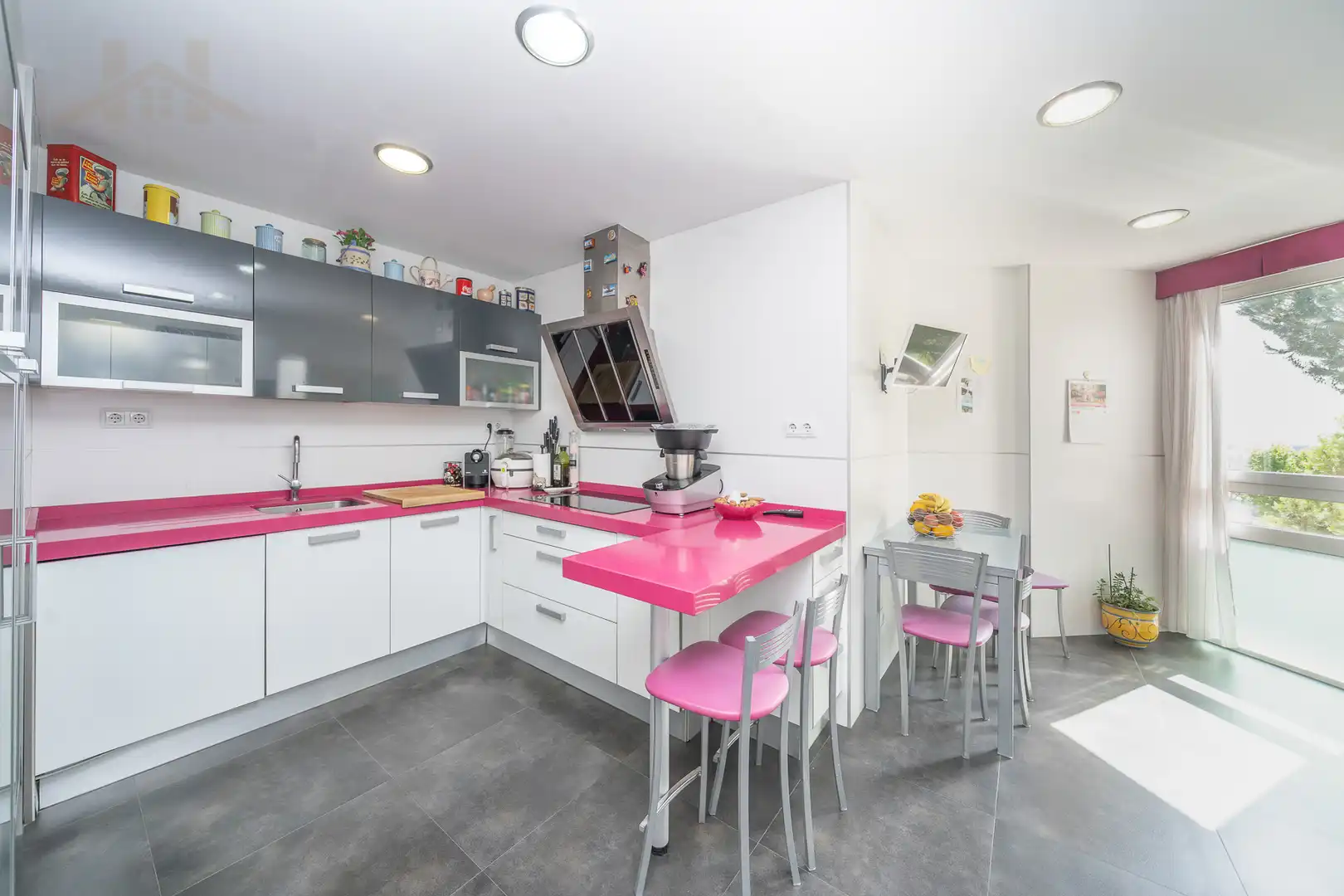 Kitchen of Flat for sale in Pozuelo de Alarcón  with Air Conditioner, Heating and Storage room