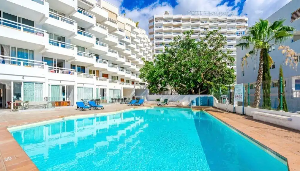 Piscina de Apartamento en venta en Adeje con Amueblado, Balcón y Piscina comunitaria