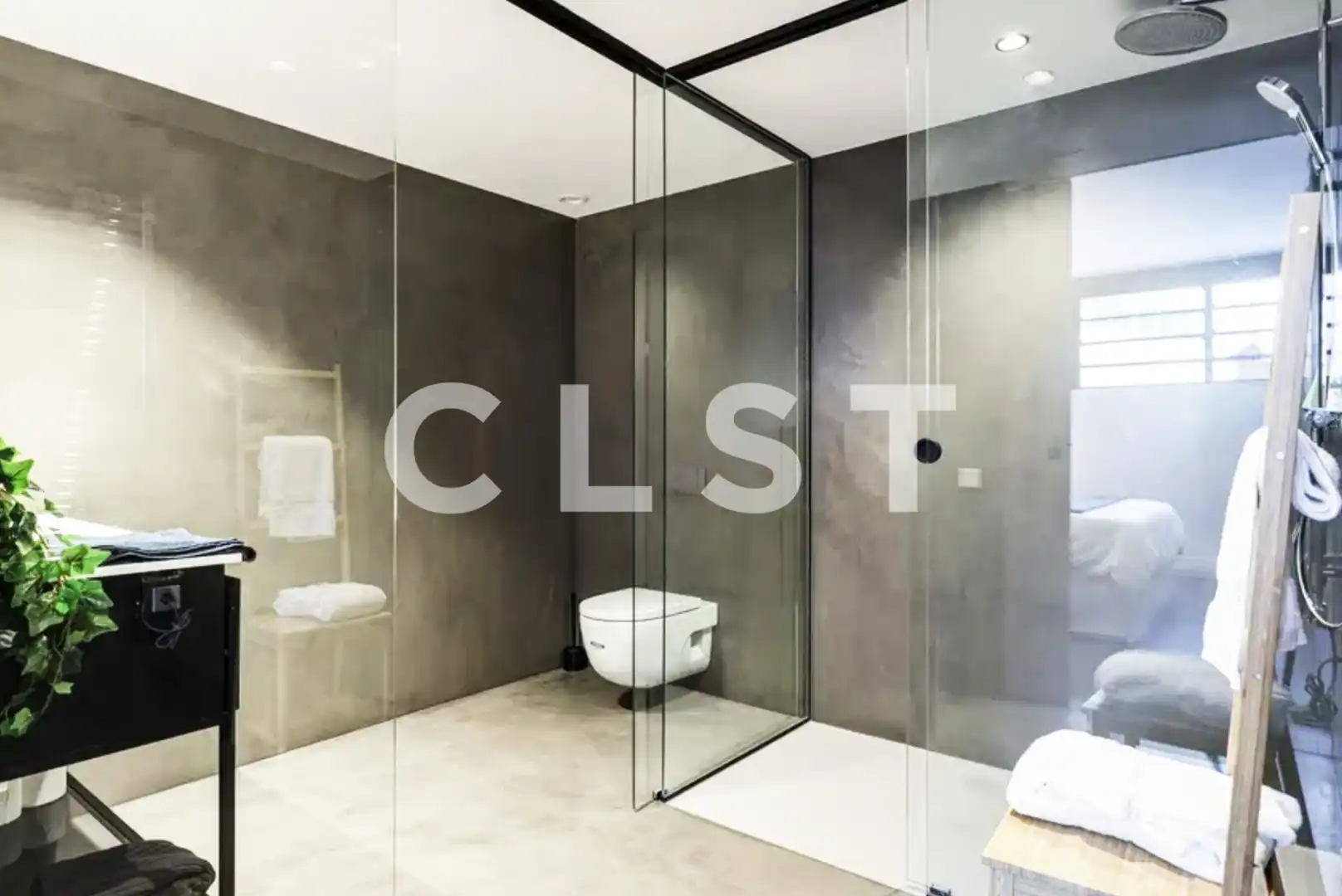 Baño de Planta baja en venta en Barcelona con Aire acondicionado, Calefacción y Jardín privado