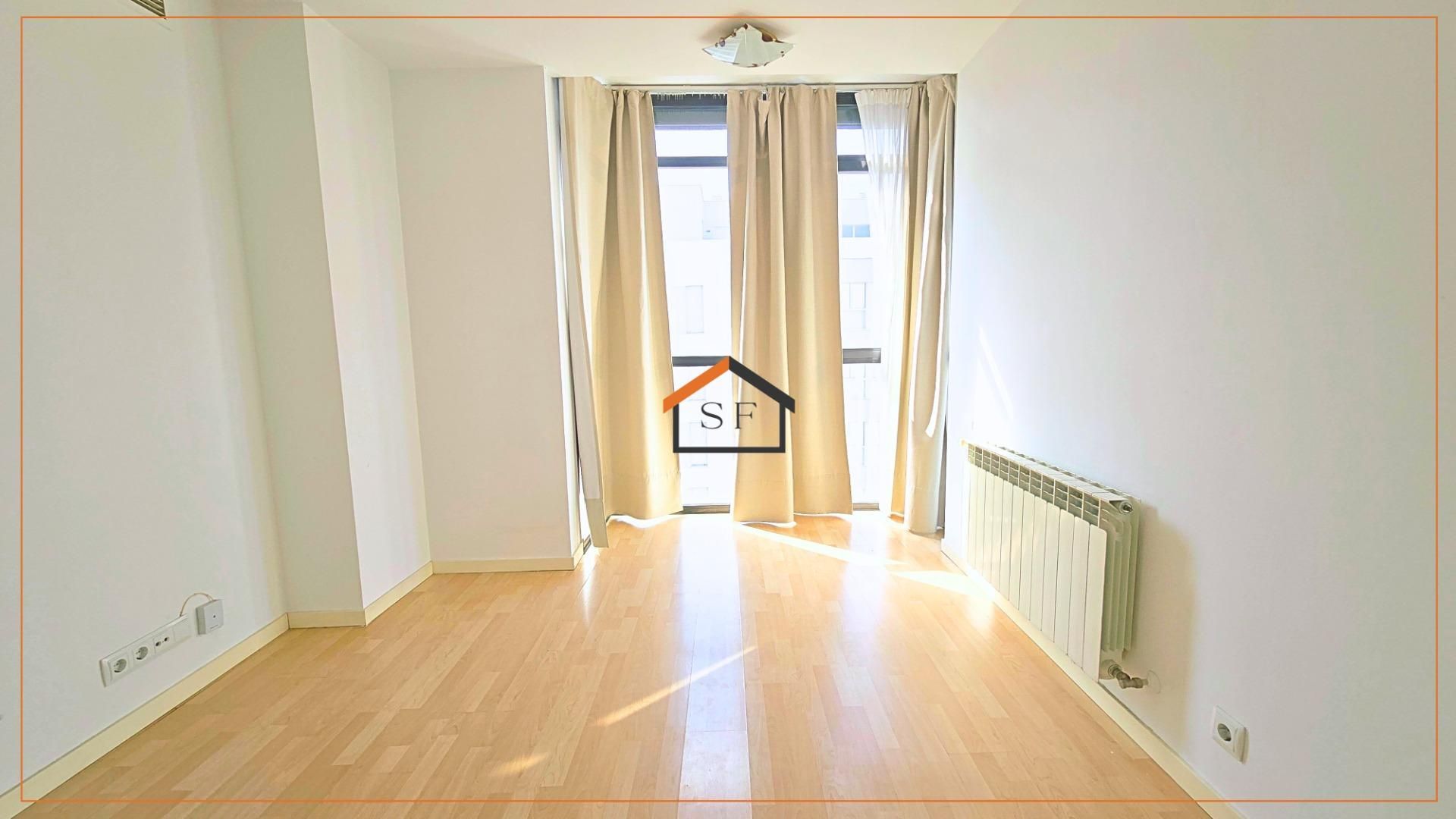 Sala de estar de Piso de alquiler en  Madrid Capital con Aire acondicionado, Calefacción y Jardín privado