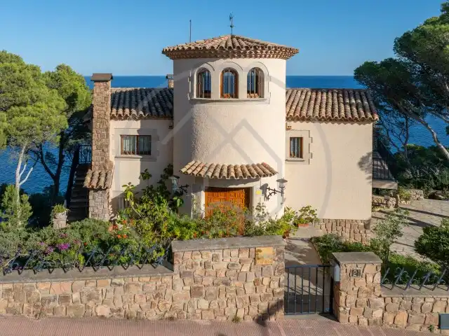Außenansicht von Haus oder Chalet zum Verkauf in Palafrugell mit Klimaanlage, Heizung und Privatgarten