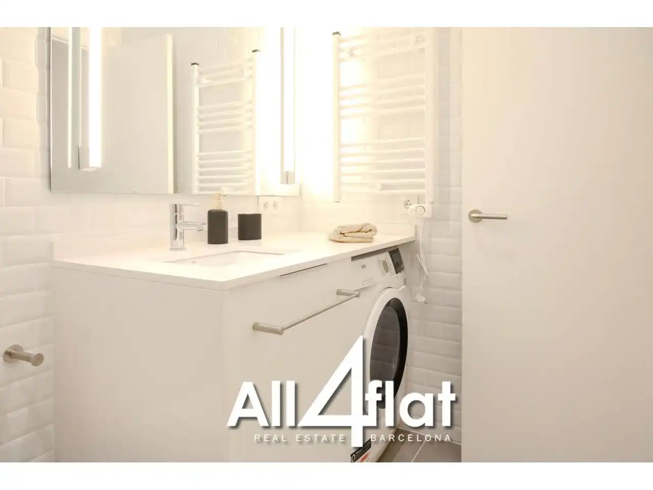 Bathroom of Study for rent in Barcelona  with Air Conditioner, Heating and Furnished