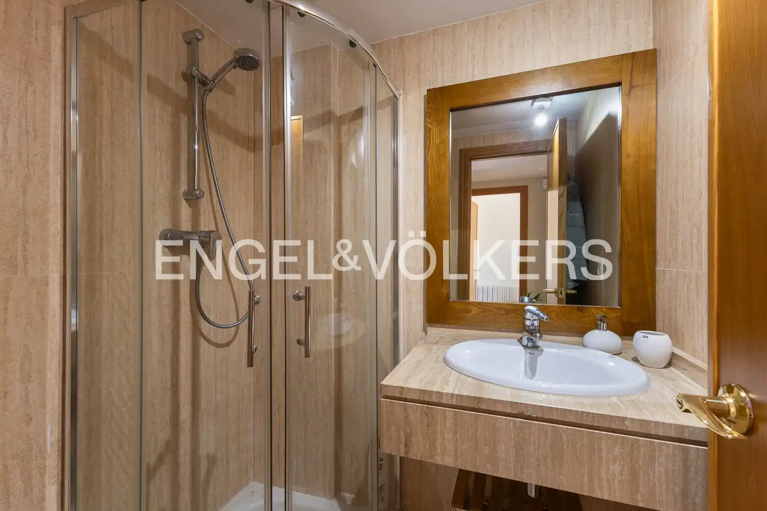 Baño de Piso en venta en Bétera con Aire acondicionado, Calefacción y Jardín privado