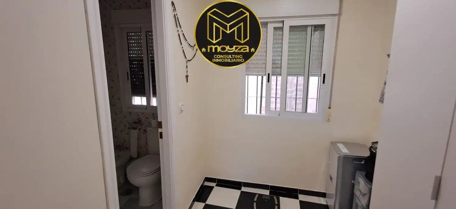 Baño de Casa o chalet de alquiler en Jaén con Aire acondicionado, Calefacción y Terraza