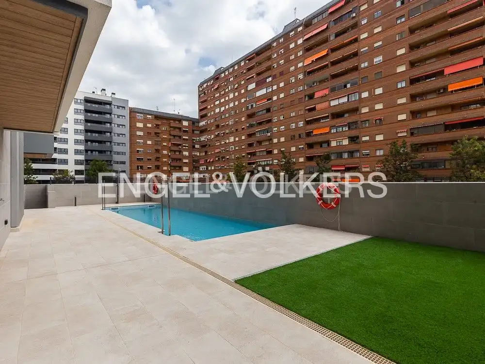 Schwimmbecken von Wohnung zur Miete in Valencia mit Klimaanlage, Heizung und Parkett