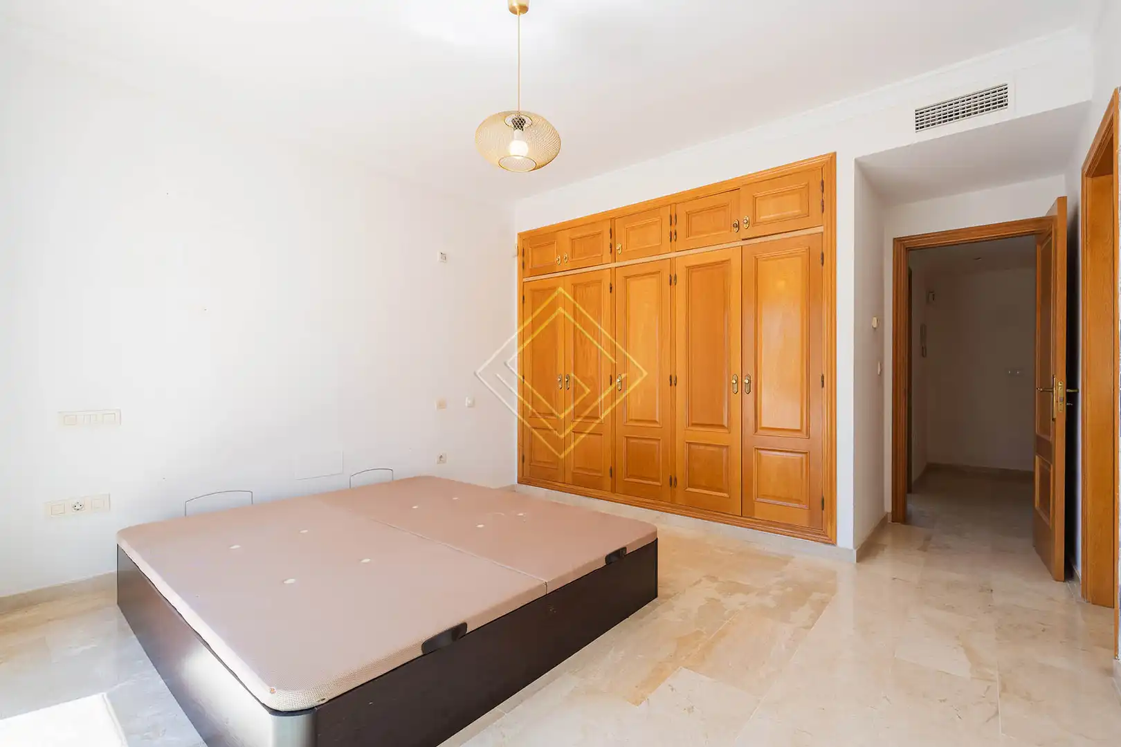 Chalet con piscina en venta en Milla de Oro, imagen 21