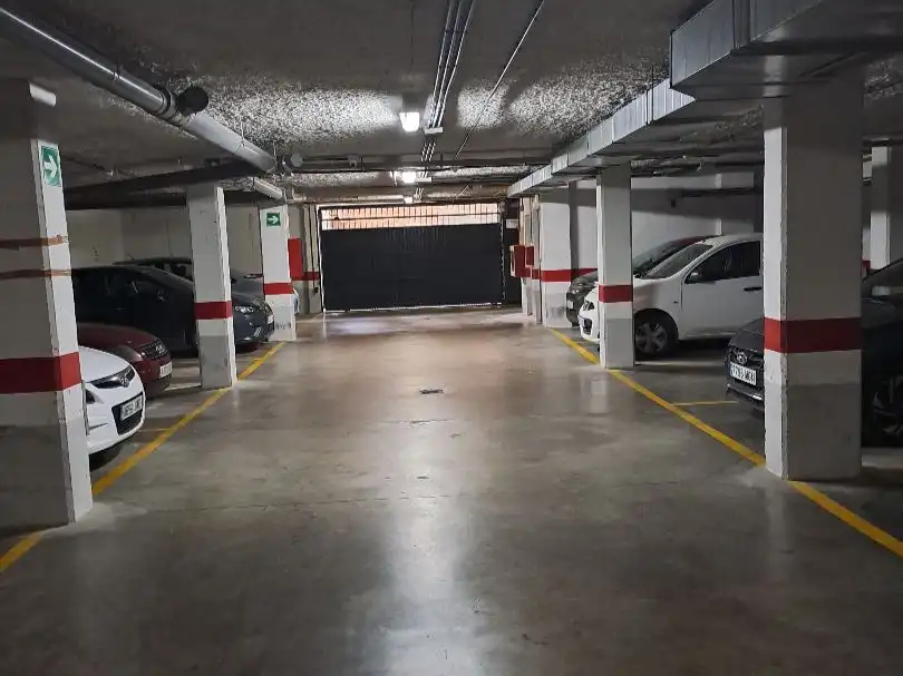 Parking of Garage for rent in Sevilla