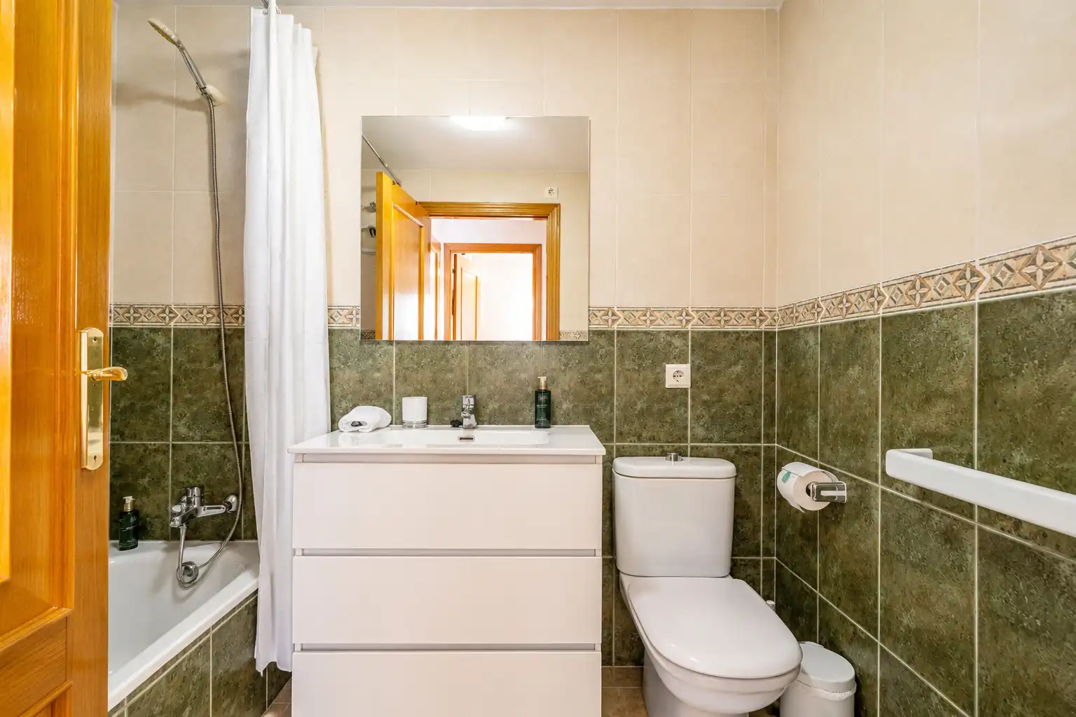 Apartments for rent in Carrer Venecia, 28, Montañar - El Arenal