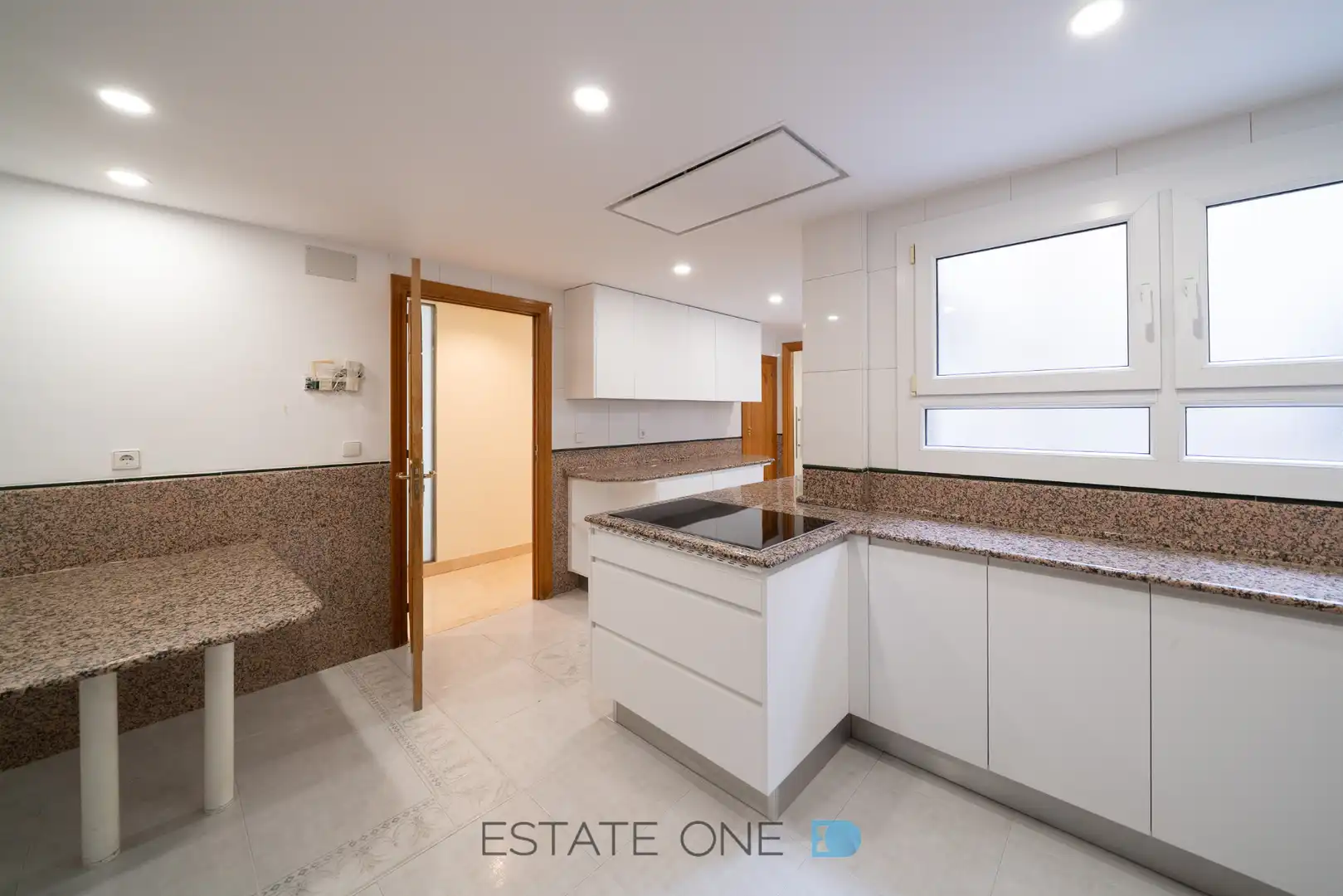 Kitchen of Flat for rent in Madrid  with Air Conditioner, Heating and Terrace