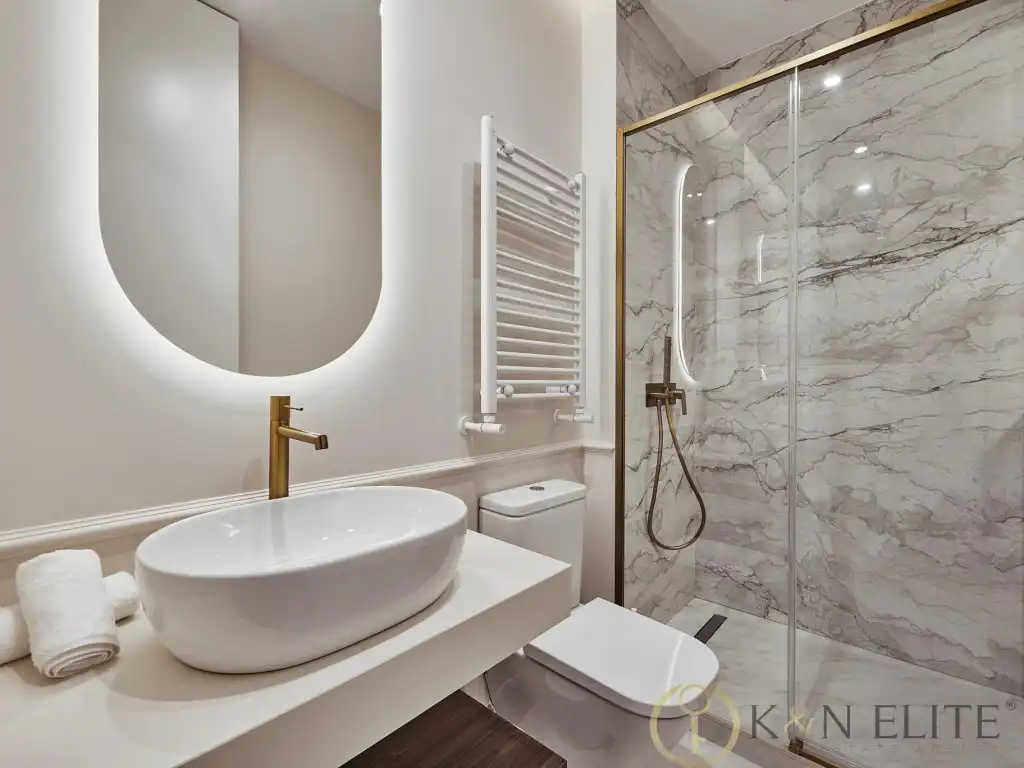 Bathroom of Attic for sale in Madrid  with Air Conditioner, Terrace and Swimming Pool