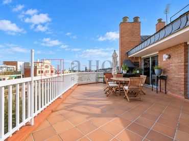 Penthouse mit Balkon zum Verkauf in Eixample
