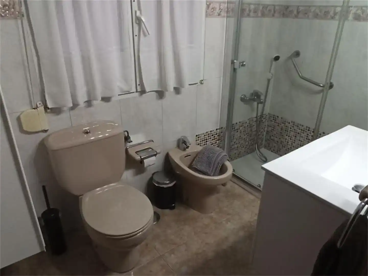Baño de Piso para compartir en Gijón  con Amueblado y Balcón