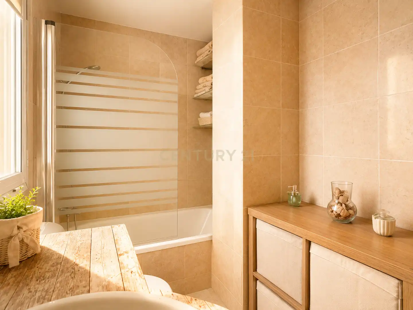 Baño de Apartamento en venta en Benalmádena con Aire acondicionado, Trastero y Piscina comunitaria