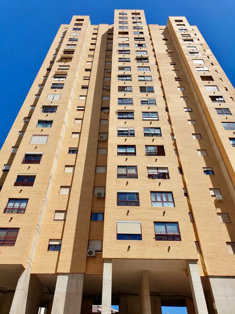 Vista exterior de Apartament en venda en Finestrat amb Jardí privat i Piscina