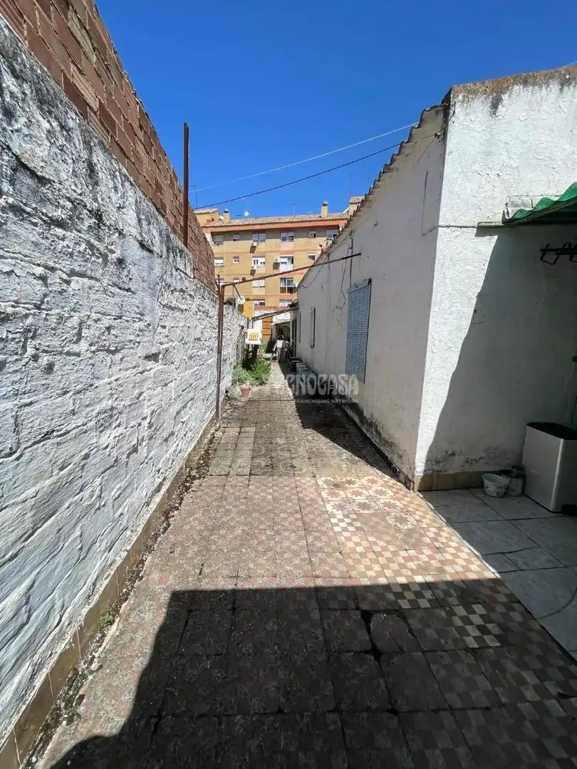 Vista exterior de Casa adosada en venda en Huelva
