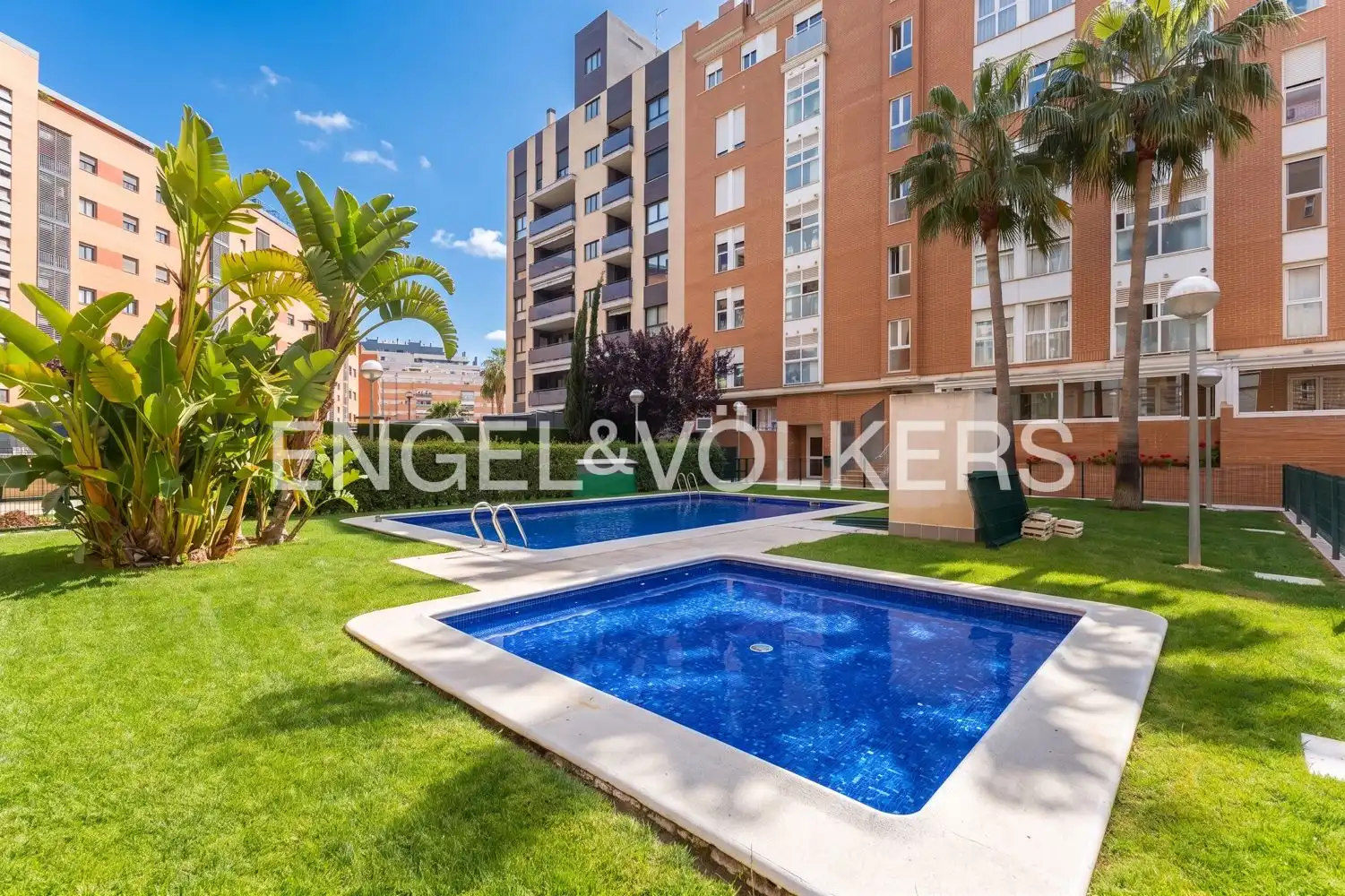 Schwimmbecken von Wohnung zum Verkauf in Valencia mit Klimaanlage, Heizung und Privatgarten