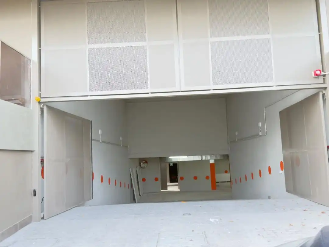 Garage zur Miete in Tomares mit Alarm
