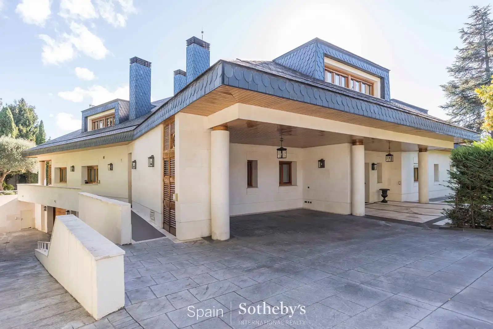 Vista exterior de Casa o chalet en venta en Madrid con Calefacción, Jardín privado y Piscina