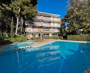 Swimming pool of Flat to rent in Castelldefels  with Heating