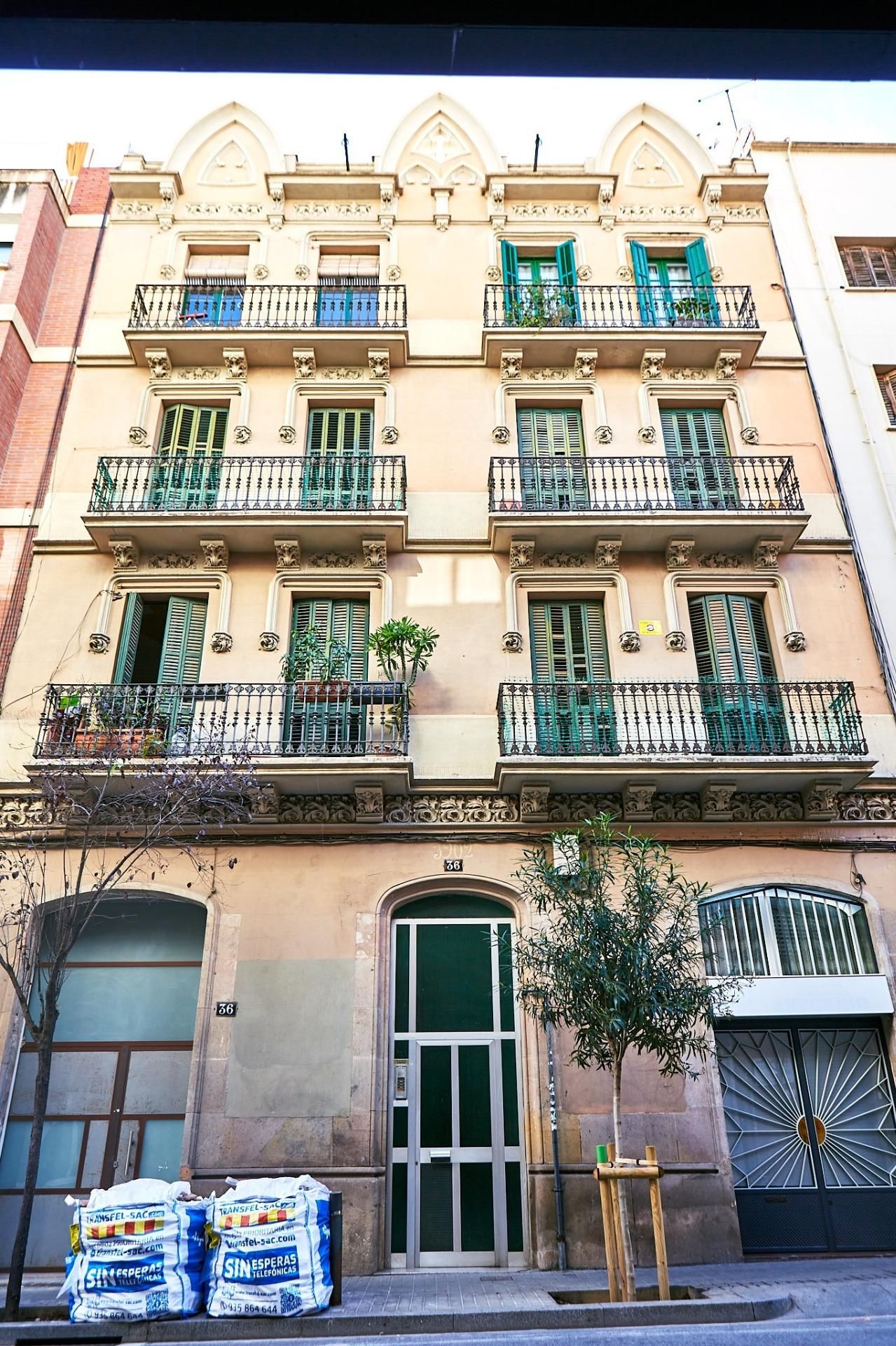 Exterior view of Planta baja for sale in  Barcelona Capital