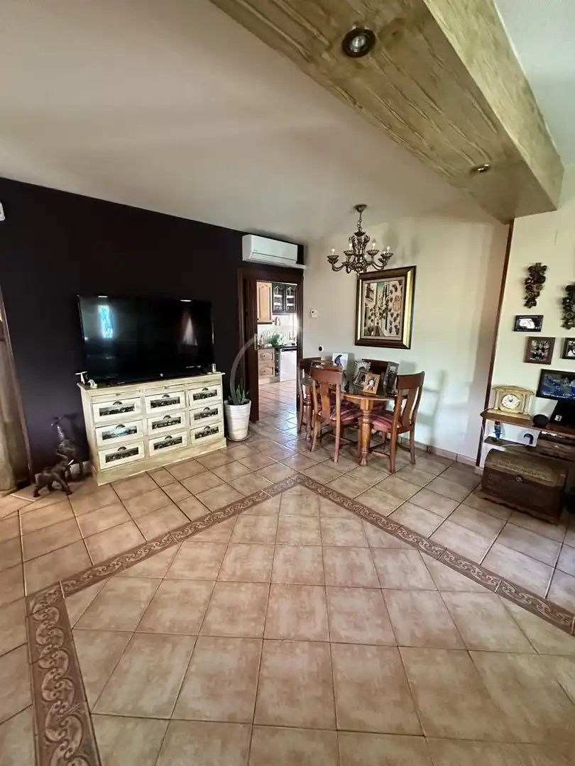 Sala d'estar de Finca rústica en venda en Linares amb Jardí privat, Terrassa i Piscina