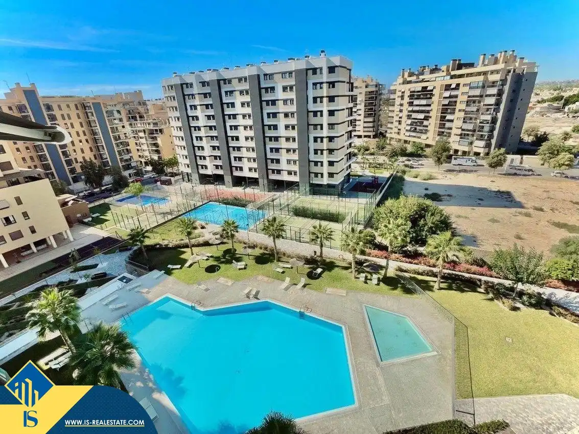 Piscina de Piso en venta en Alicante / Alacant con Terraza, Amueblado y Piscina comunitaria