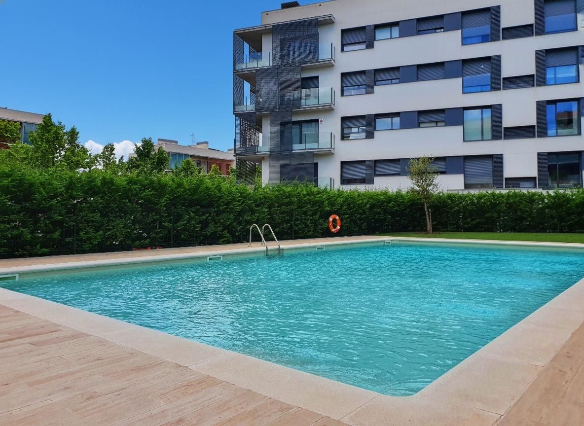 Swimming pool of Flat for sale in Sant Cugat del Vallès  with Air Conditioner, Heating and Terrace